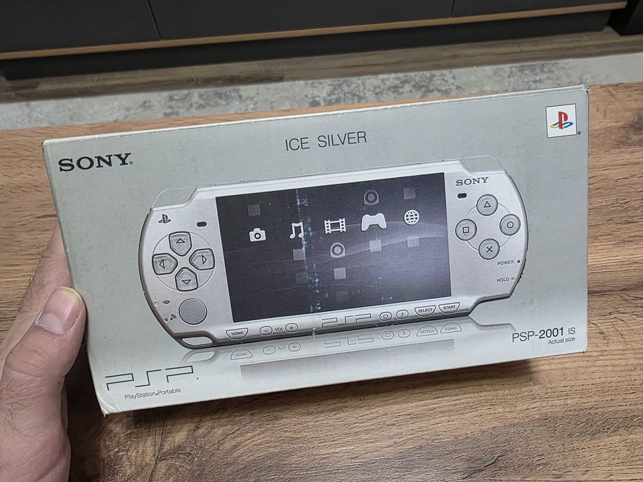 Игровая приставка PSP 2000 Ice Silver