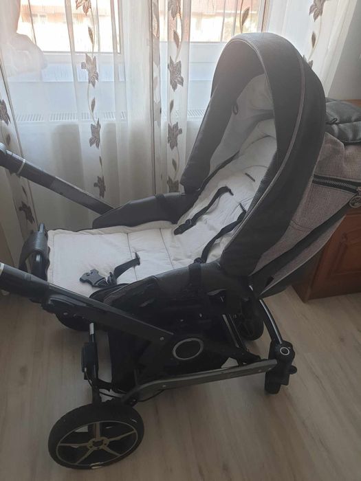 Vând Căruț 2 in1 conține landou, umbrela si geanta.. scaun de masa..