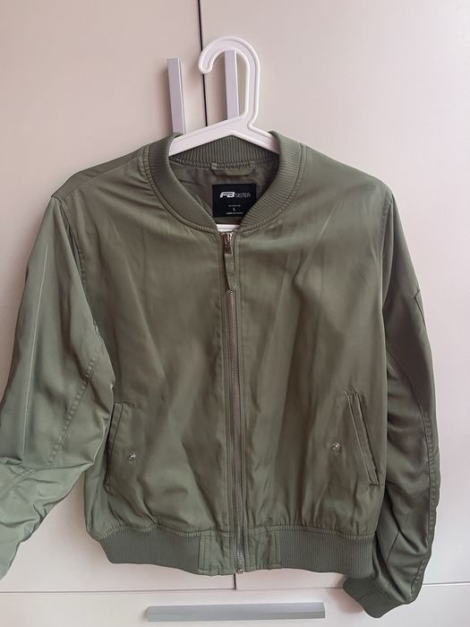 Зелено яке бомбър