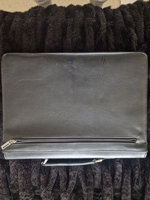 Бизнес чанта, ЕСТЕСТВЕНА КОЖА, много запазена, без нарушения на кожата