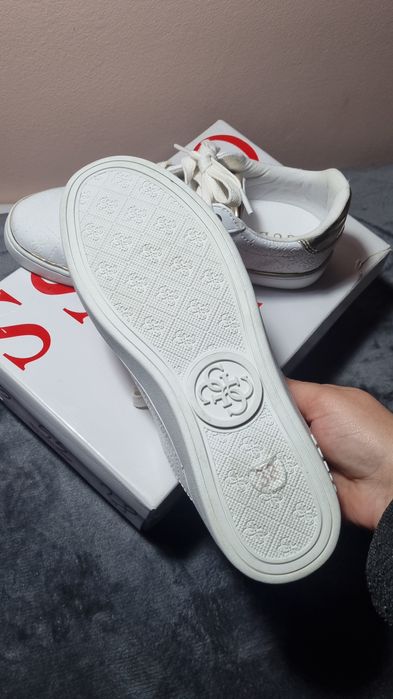 Adidasi tenisi guess