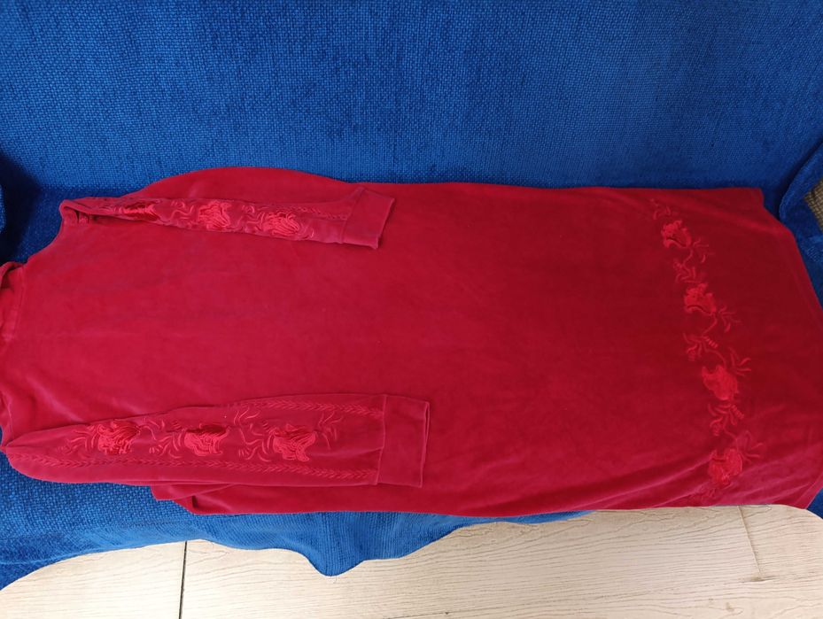 Продам женский зимний халат и платье,недорого