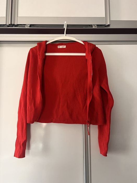 Червено горнище, Stradivarius