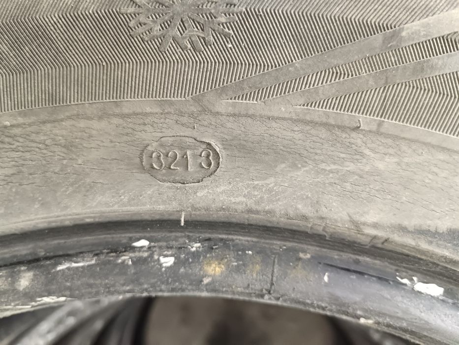 Продам комплект шин 215/60/R16