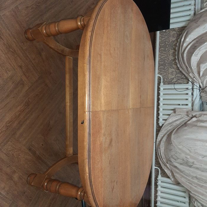 Продам стол обеденный