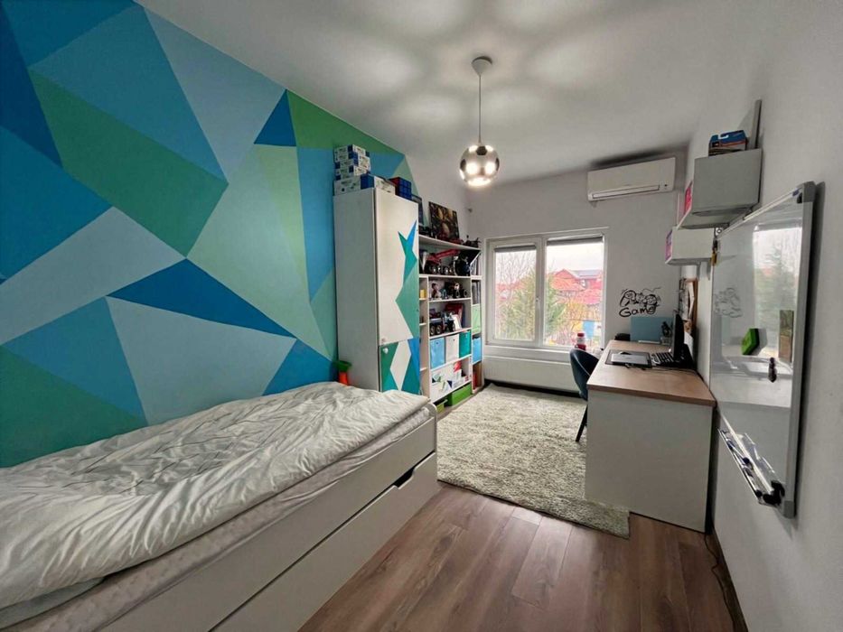 Vand ½ duplex in Ghiroda, 4 Camere, zona excelenta, 2 Locuri de Parcare și Aer Condiționat – 180.500 - usor negociabil