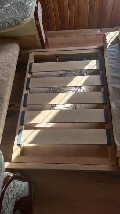 Продам диван не большой