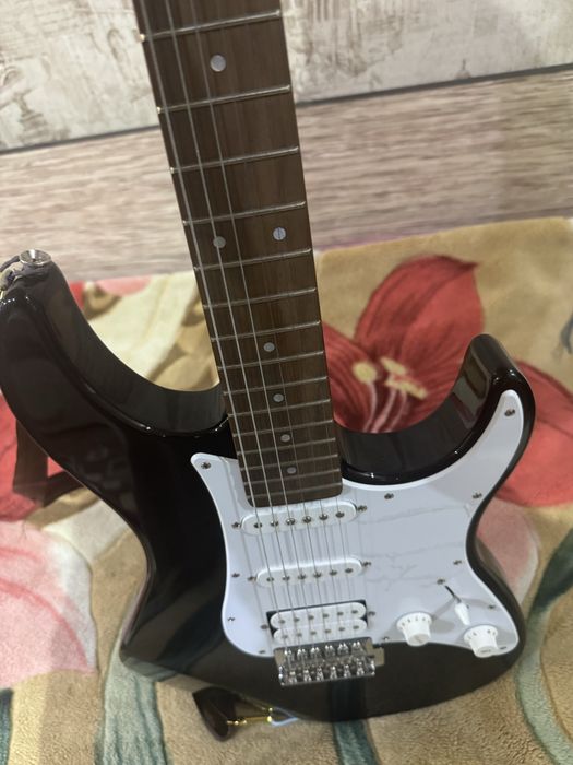 Гитара Электро Yamaha stratocaster