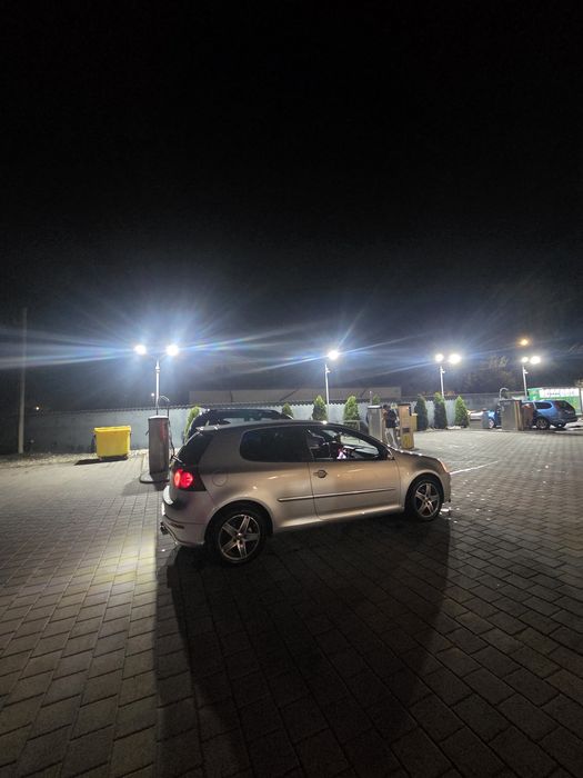 Vând golf 5 sau schimb cu variante.