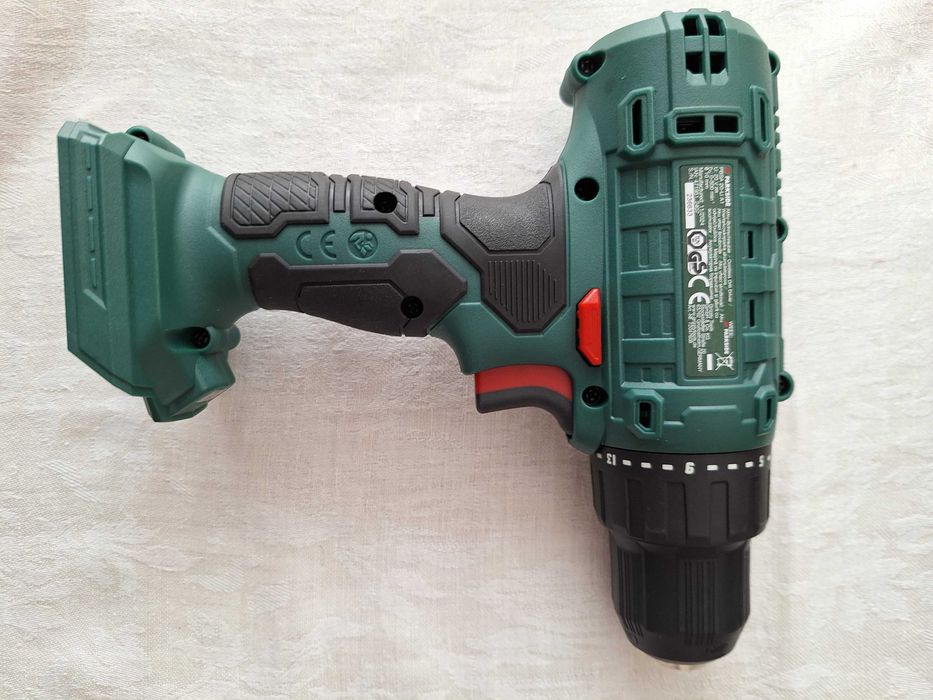 Bormasina pentru gaurit sau insurubat cu acumulator si incarcatotor Parkside