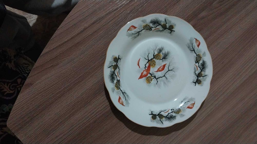 Продам тарелки десертные 20 штук