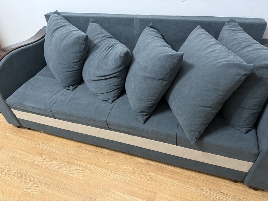 Диван с креслом