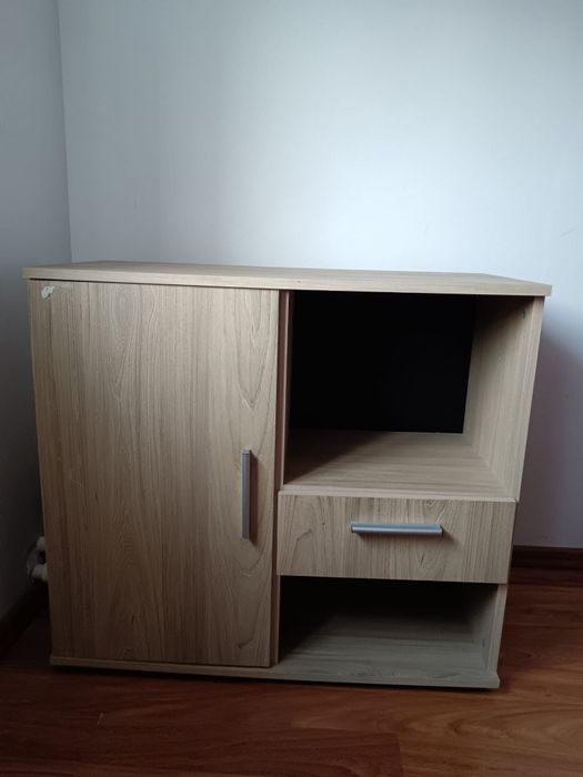 Vând dormitor complet în stare bună.