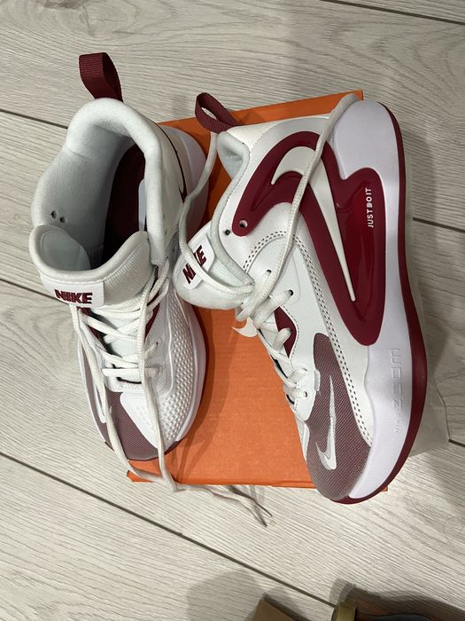 Кроссовки NIKE новые