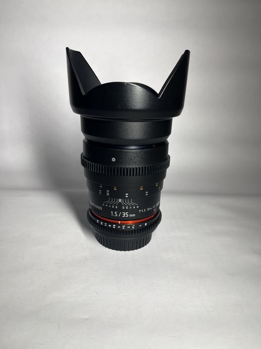 Obiectiv EF Samyang 35mm  VDSLR T 1.5 si Samyang 20mm F1.8