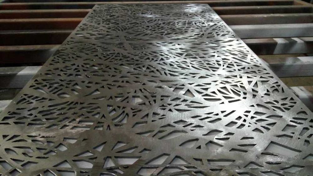 Табличка шильдик резка метала