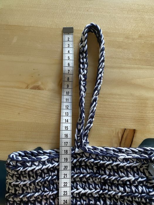 Top croșetat cu panglică