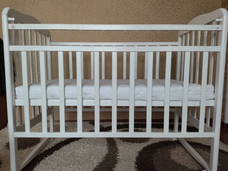 Детский кровать.