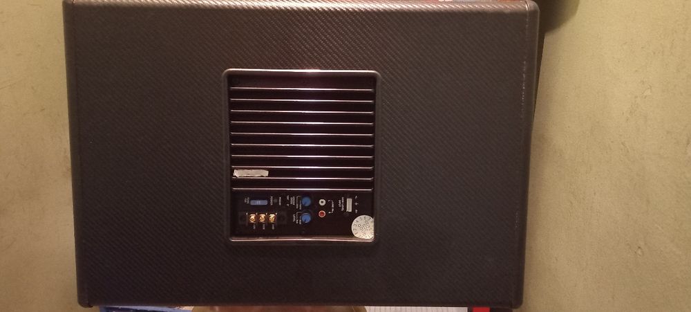 Сабуфер в хорошем состоянии