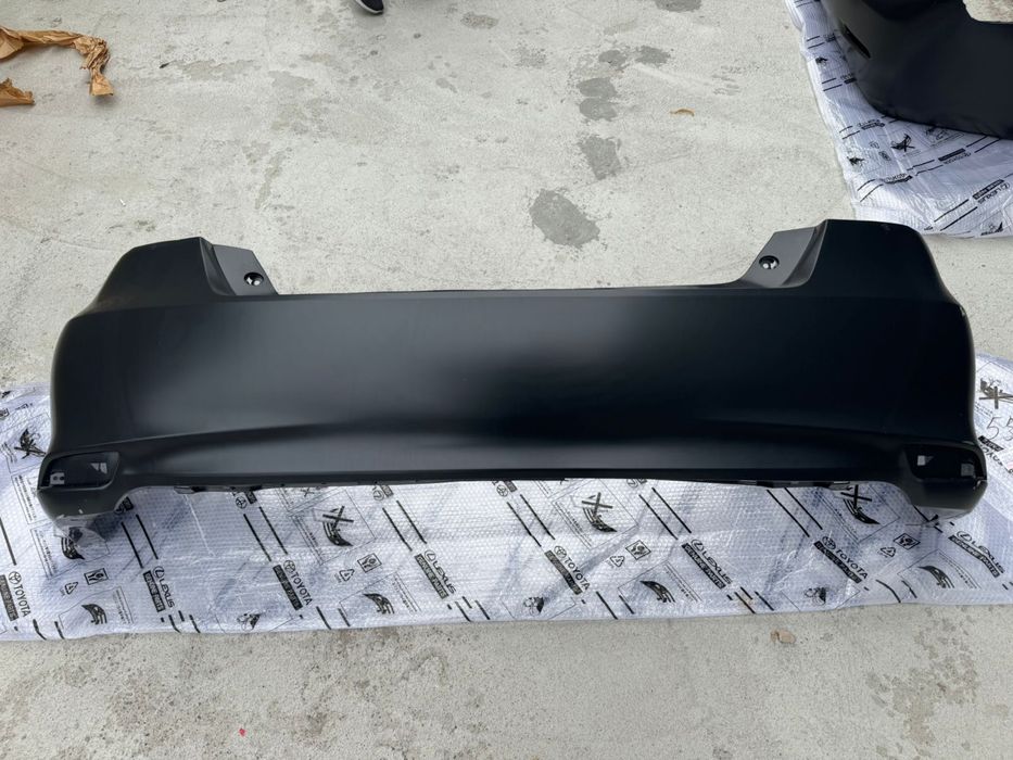 Бампер задний Camry 50 55