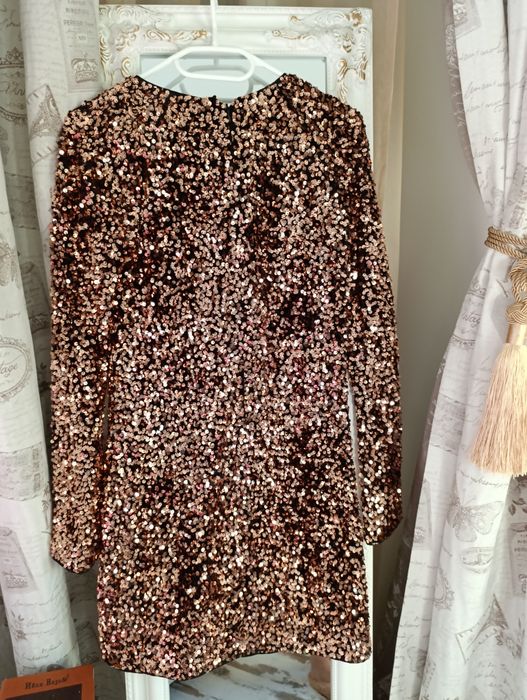 Парти рокля на  H&M.