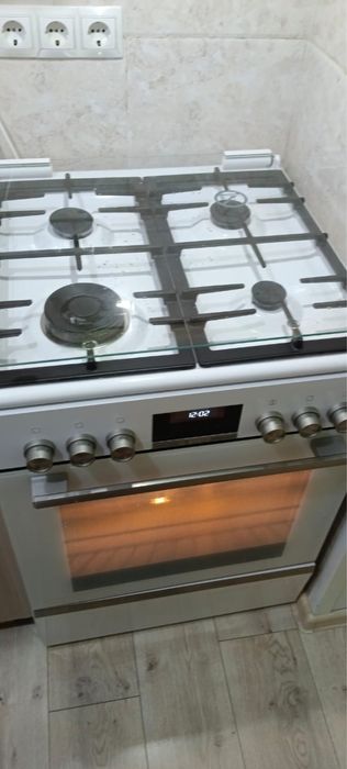 Продам газовую плиту