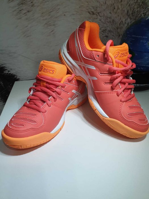 Adidasi Pepe Jeans, Asics noi si Puma purtati.