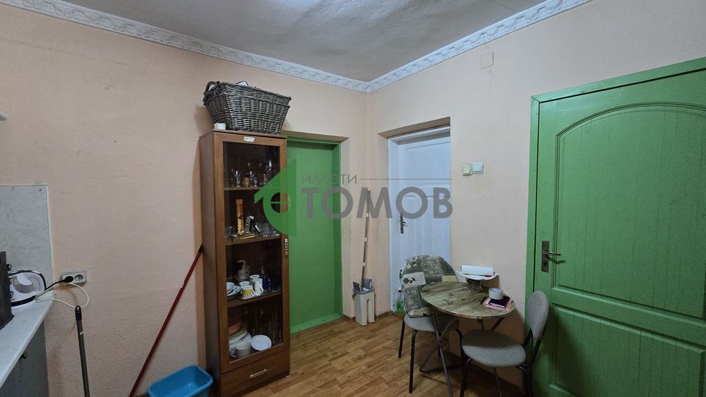 Двуетажна монолитна къща в район Широк Център