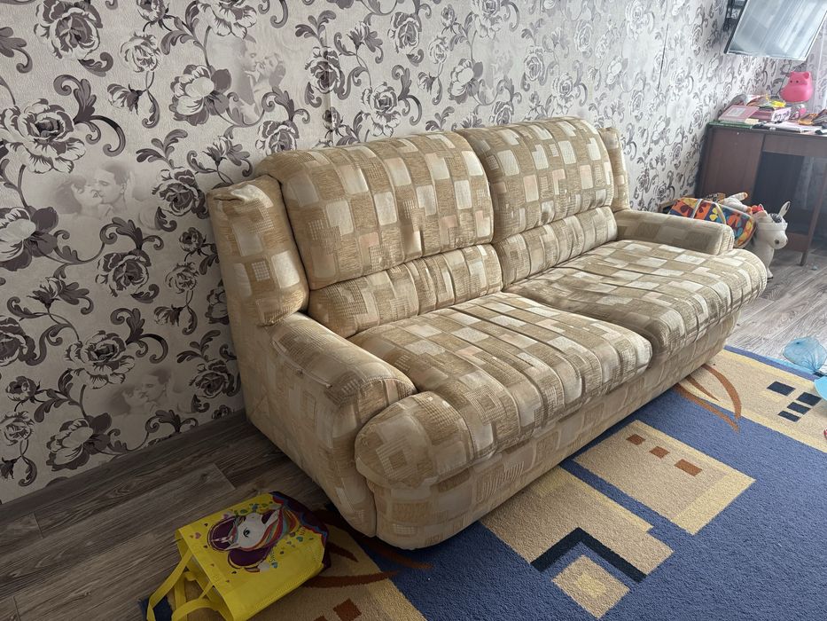 Продам диван мягкий