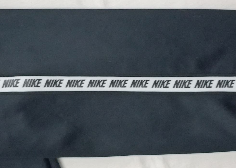 Nike Sportswear Repeat Sweatshirt оригинално горнище S Найк суичър