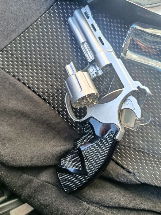 Продам игрушечный револьвер