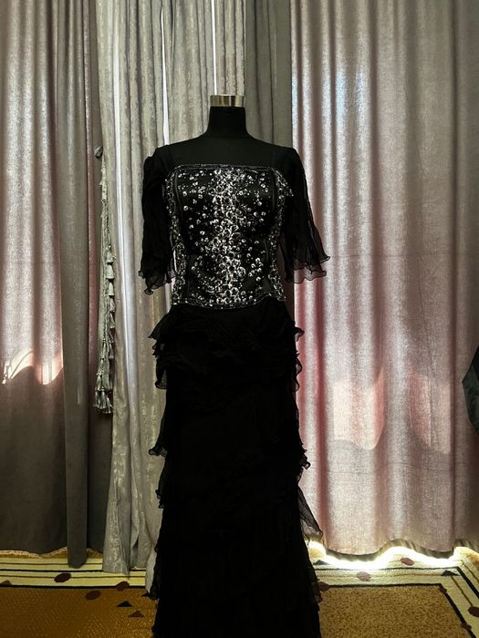 Платья вечерние нарядные