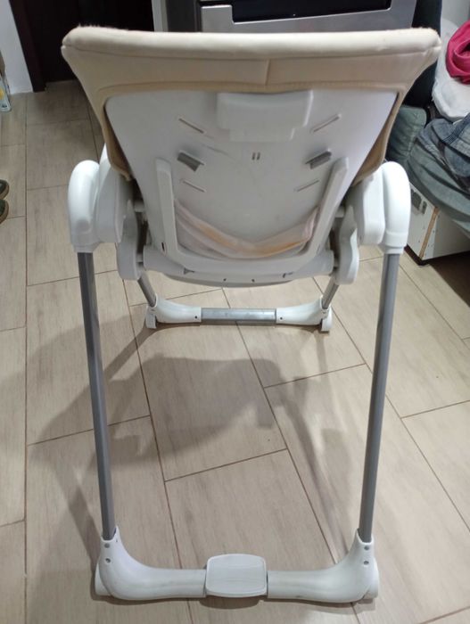 Scaun bebeluși cu măsuță