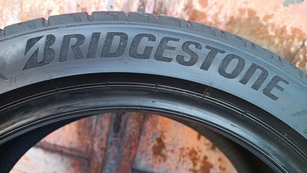 225/45/17 Bridgestone