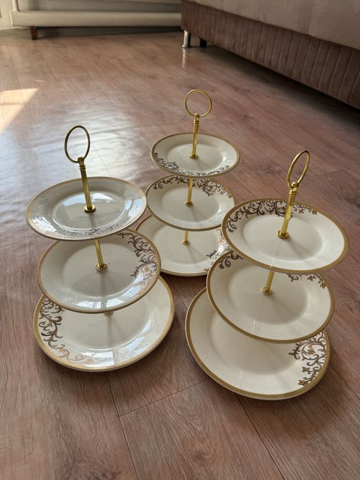 Продается трехъярусные этажерки