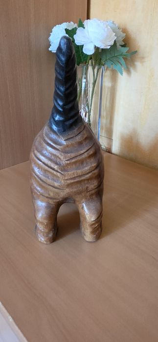 Статуетка от сандалово дърво