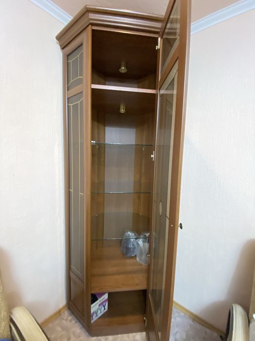 Сервант ,шкаф для посуды