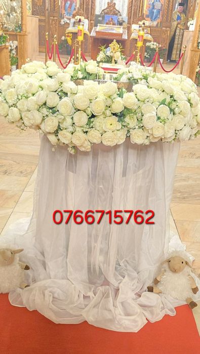 Decor flori - cristelniță  botez/ cununie