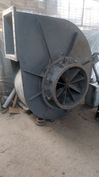 Хар хил вентиляторлар сотилади.