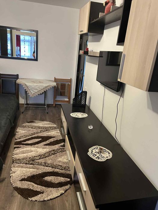 Închiriez garsonieră