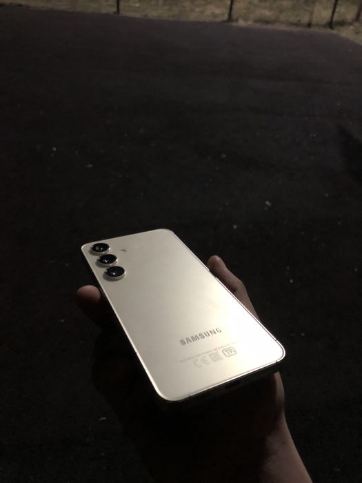 Самсунг с24. 128 Гб/ 8 ОЗУ