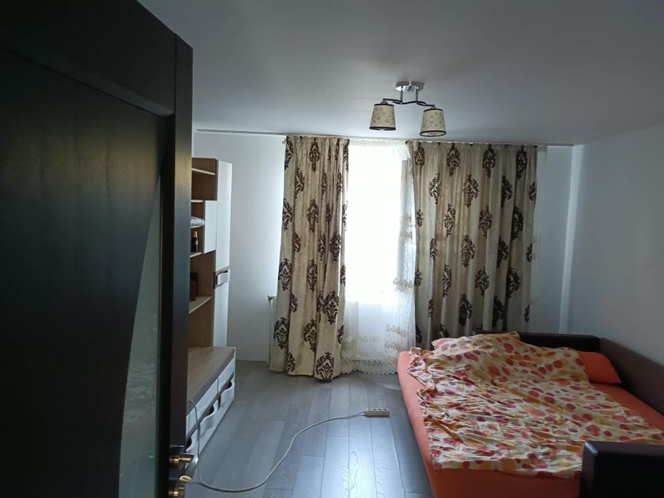 Inchiriez apartament la casa , intrare separata
