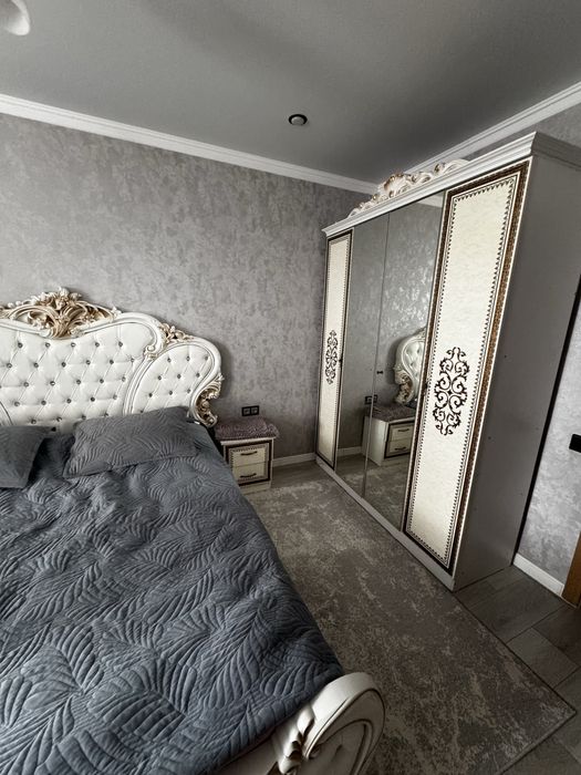 Продам спальный гарнитур