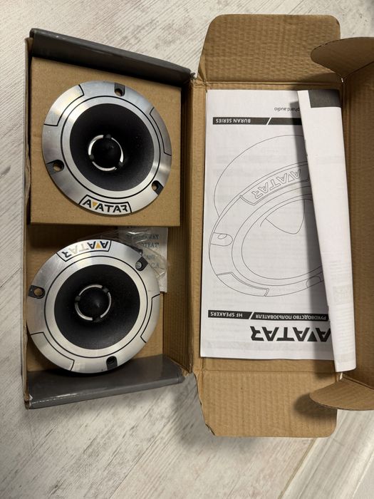 Авто озвучаване - високочестотни, средночестотни говорители, усилвател