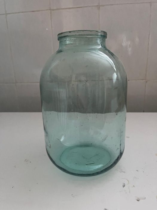 Продаются 3-х литровые банки,б/у. 20 штук. Цена за 1 шт. 200 тенге.