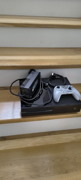 XBOX ONE cu 1 controller