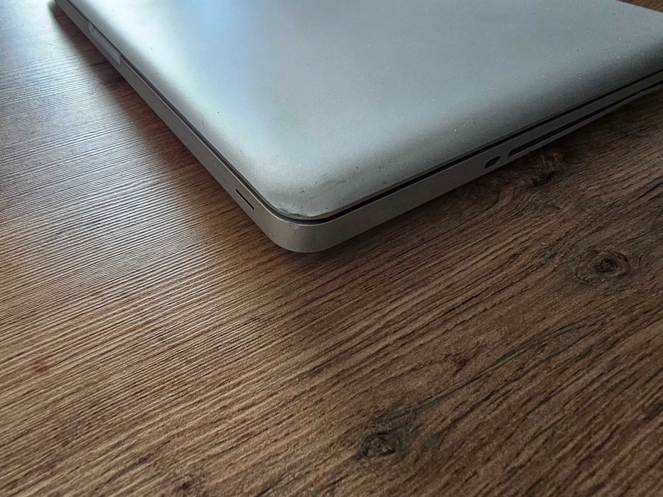 MacBook Pro 13 inch A1278 (Late 2011) | intel i5 2435M 4x3.00 Ghz | 8GB RAM | 240GB SSD | 80% Battery | Linux Mint Cinnamon