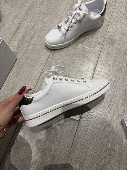 Маратонки Guess 41номер