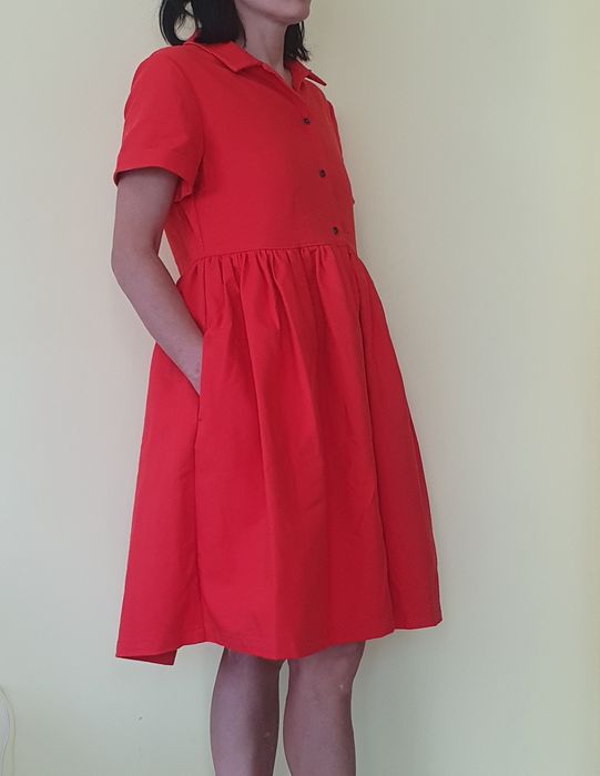 Червена рокля с копчета размер М
