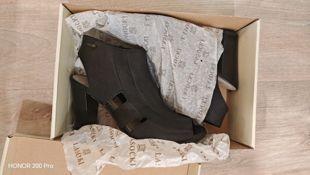 Високи обувки Lasocki 38н.